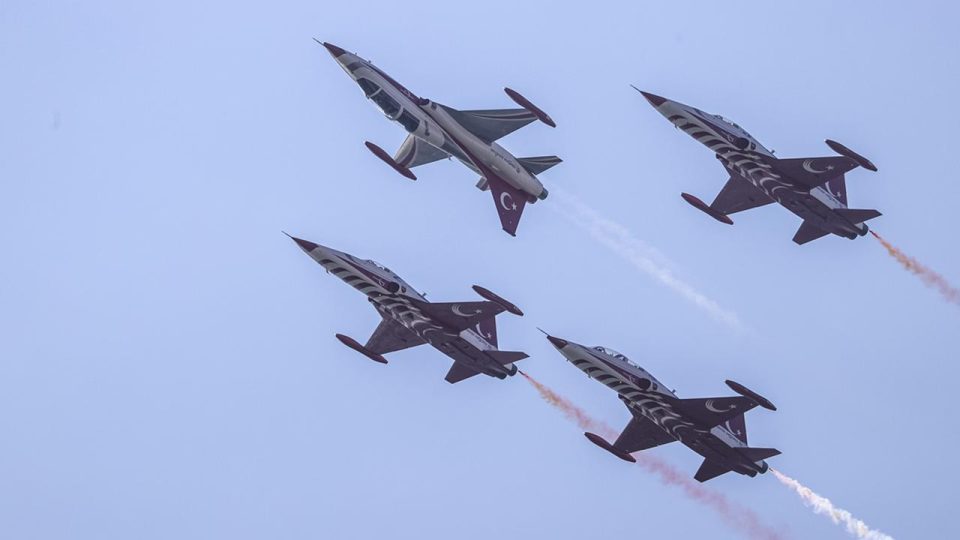 “Türk Yıldızları” Dünya Göçebe Oyunları’nda gösteri uçuşu yaptı